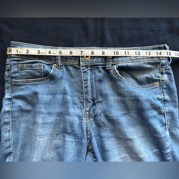 8 - H&M Divided Jeans - Picture 4 of 8